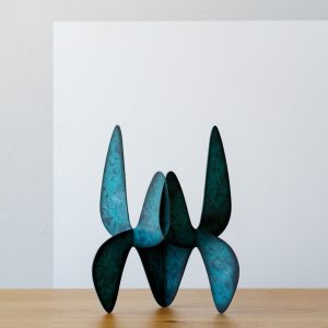 ESCULTURA LÁMINA PQ. METAL. VERDE Y AZUL